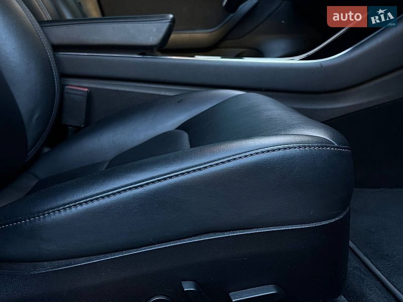 Седан Tesla Model 3 2019 в Одессе