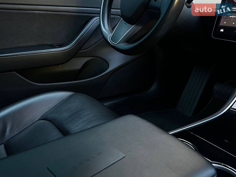 Седан Tesla Model 3 2019 в Одессе