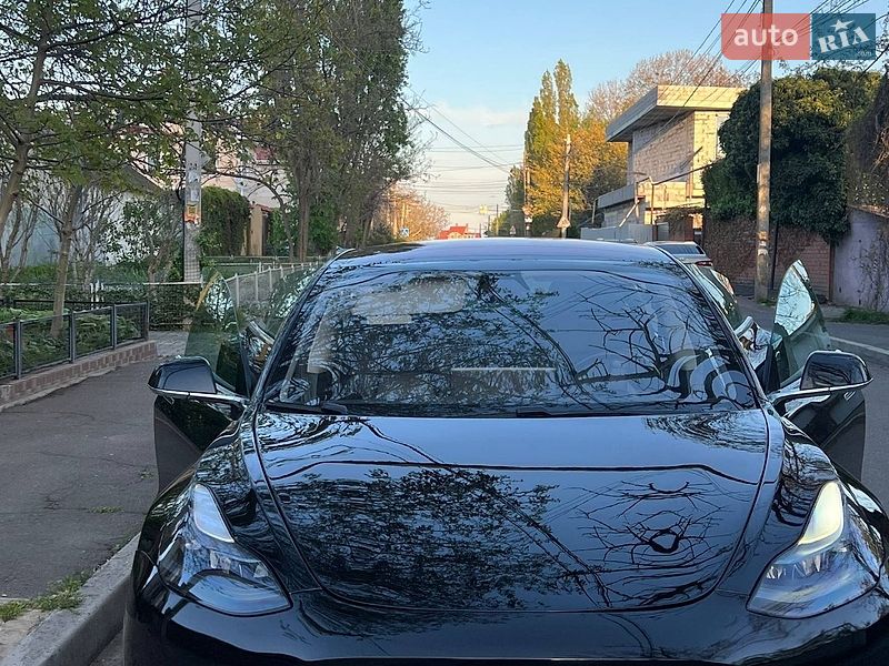 Седан Tesla Model 3 2019 в Одессе