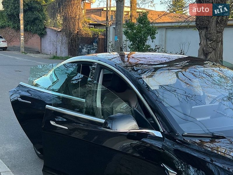 Седан Tesla Model 3 2019 в Одессе