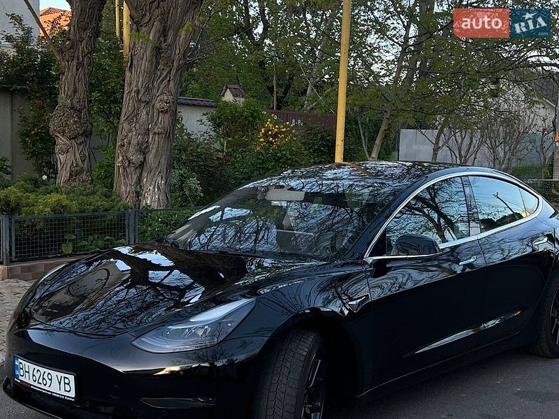 Седан Tesla Model 3 2019 в Одессе