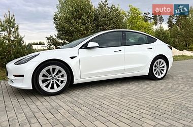 Tesla Model 3  2022
