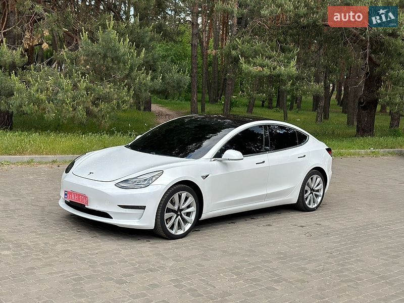 Седан Tesla Model 3 2018 в Кременчуці