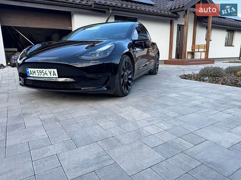 Седан Tesla Model 3 2023 в Житомирі