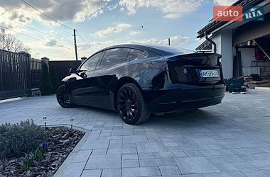 Седан Tesla Model 3 2023 в Житомирі