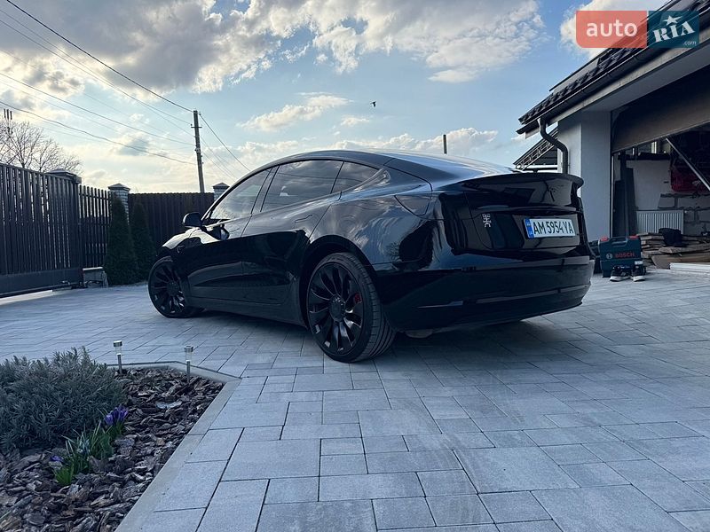Седан Tesla Model 3 2023 в Житомирі