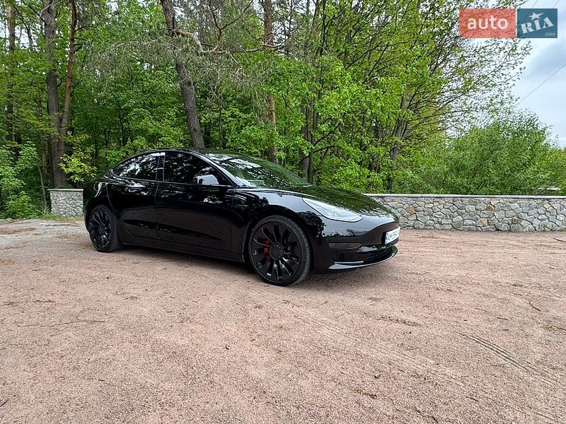 Седан Tesla Model 3 2023 в Житомирі