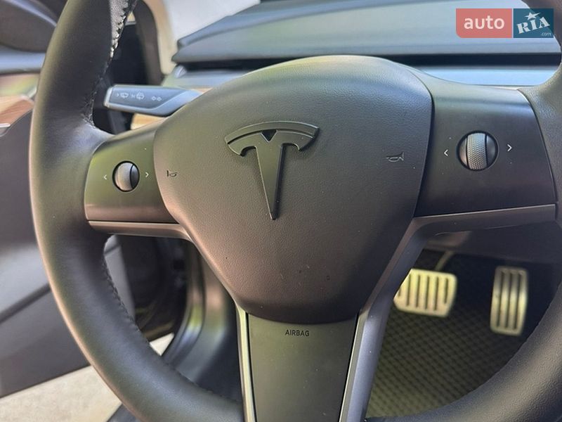 Седан Tesla Model 3 2023 в Житомирі