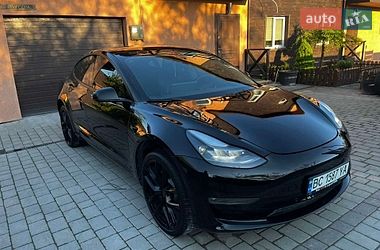 Tesla Model 3  2022