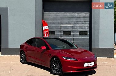 Tesla Model 3  2024