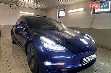 Tesla Model 3  2021
