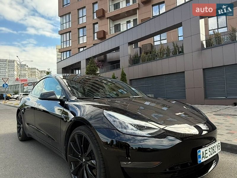 Седан Tesla Model 3 2022 в Дніпрі