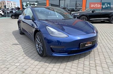 Tesla Model 3  2022