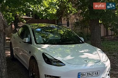 Tesla Model 3  2021