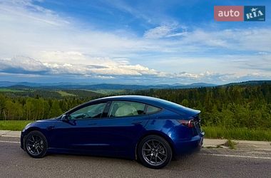 Tesla Model 3  2021