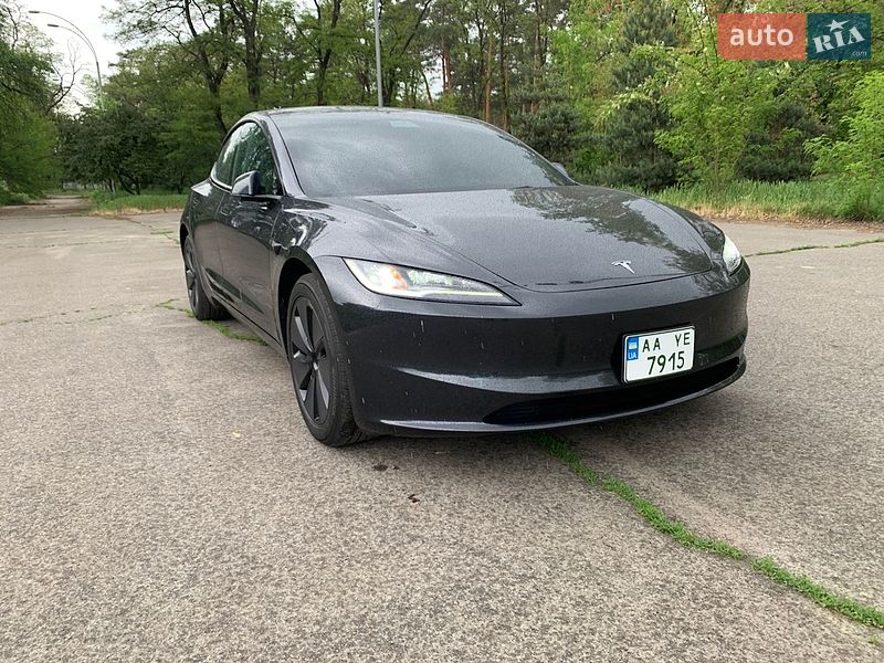 Tesla Model 3 2024