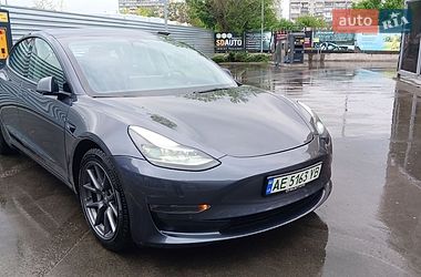 Tesla Model 3  2022