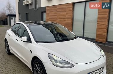 Tesla Model 3  2021