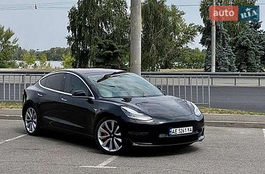 Tesla Model 3 2019