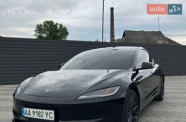 Tesla Model 3  2024