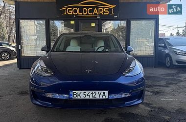 Tesla Model 3  2022