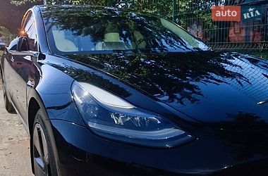 Tesla Model 3  2019