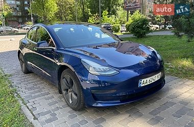 Tesla Model 3  2019