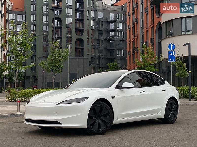 Седан Tesla Model 3 2024 в Києві