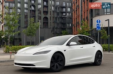 Tesla Model 3  2024