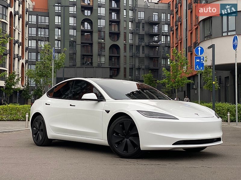 Седан Tesla Model 3 2024 в Києві