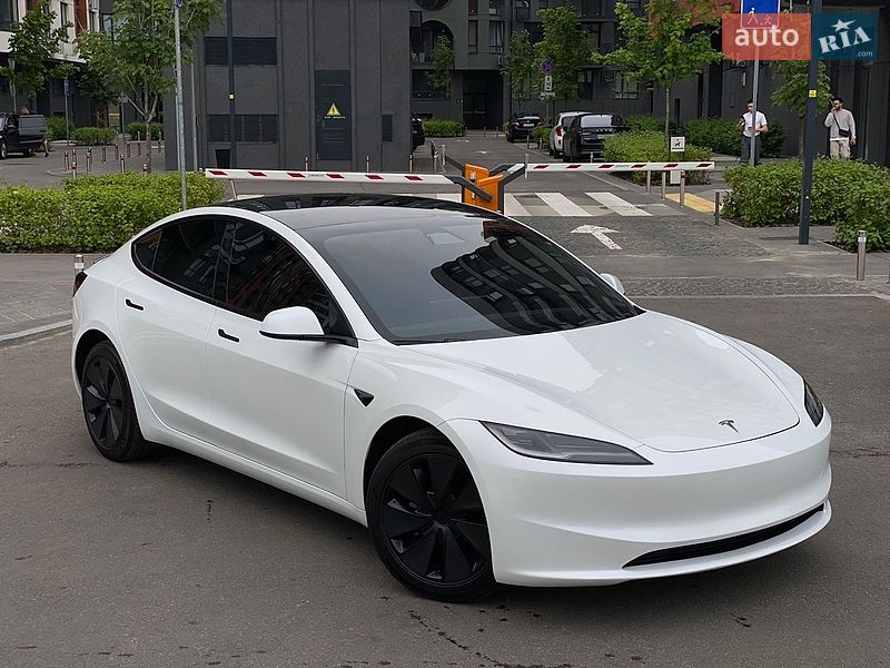 Седан Tesla Model 3 2024 в Києві