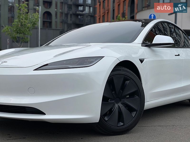 Седан Tesla Model 3 2024 в Києві