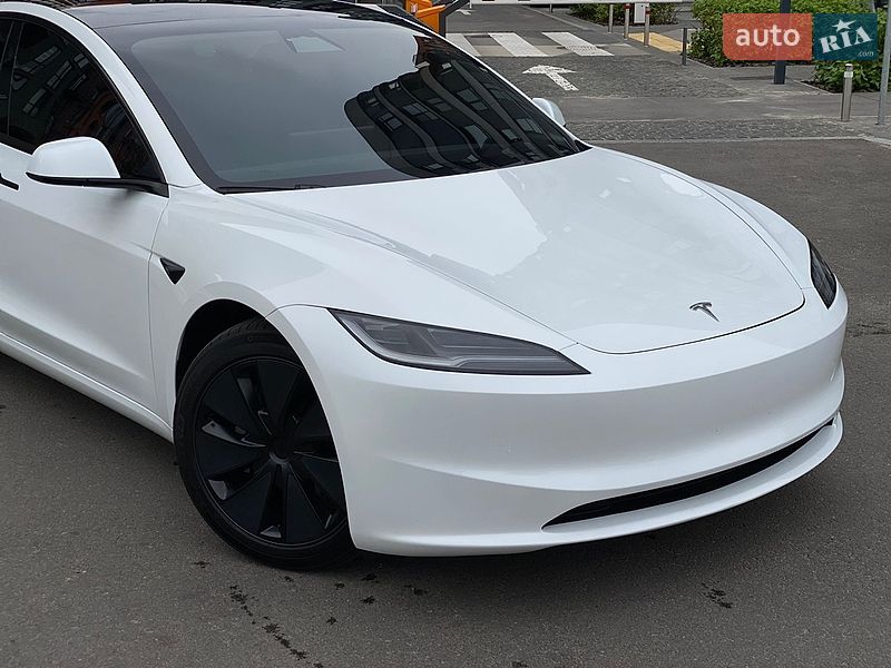Седан Tesla Model 3 2024 в Києві