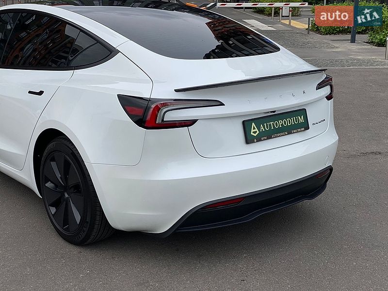 Седан Tesla Model 3 2024 в Києві