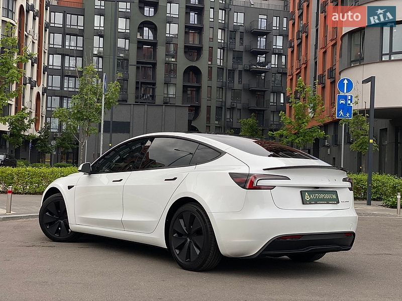 Седан Tesla Model 3 2024 в Києві