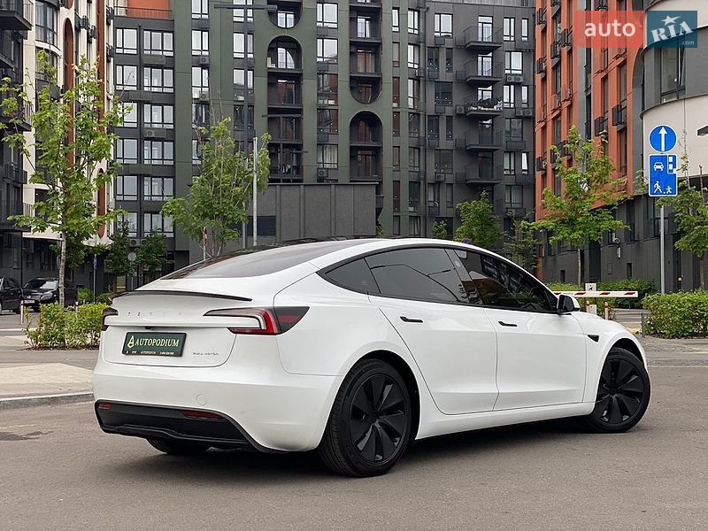 Седан Tesla Model 3 2024 в Києві