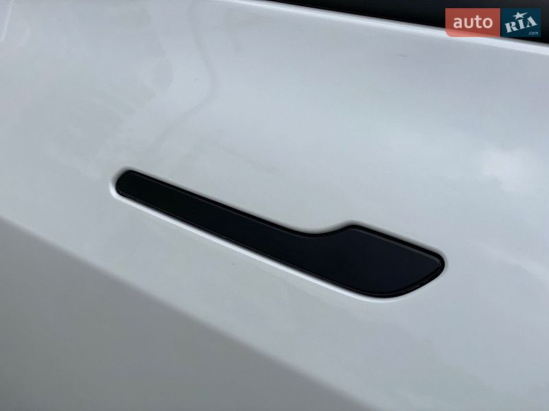 Седан Tesla Model 3 2024 в Києві