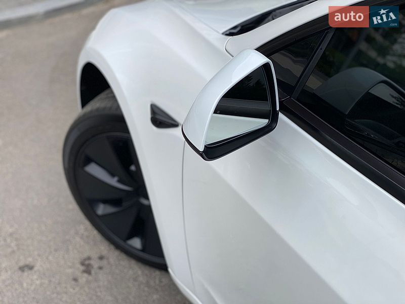 Седан Tesla Model 3 2024 в Києві