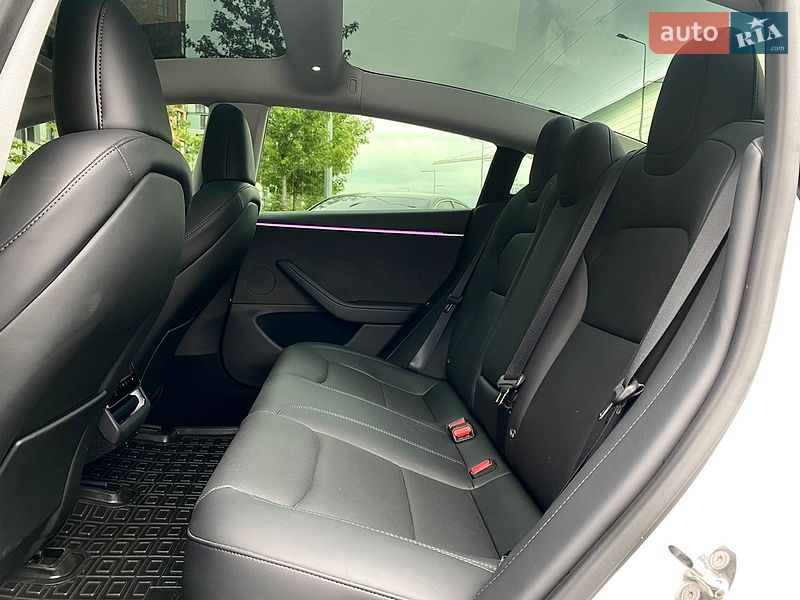 Седан Tesla Model 3 2024 в Києві