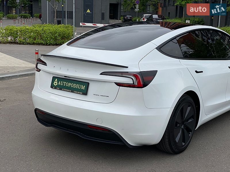 Седан Tesla Model 3 2024 в Києві