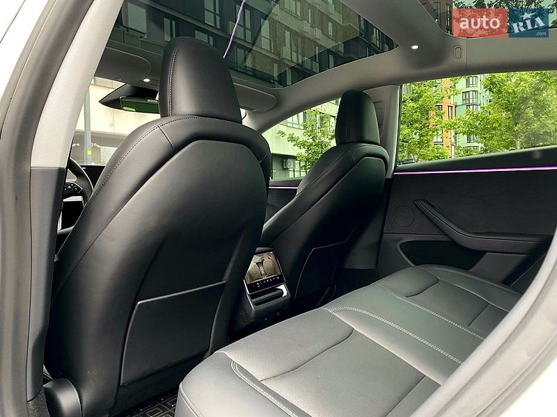 Седан Tesla Model 3 2024 в Києві