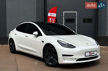 Tesla Model 3  2022
