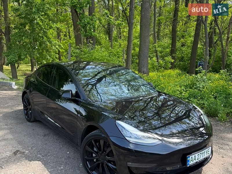 Седан Tesla Model 3 2018 в Києві