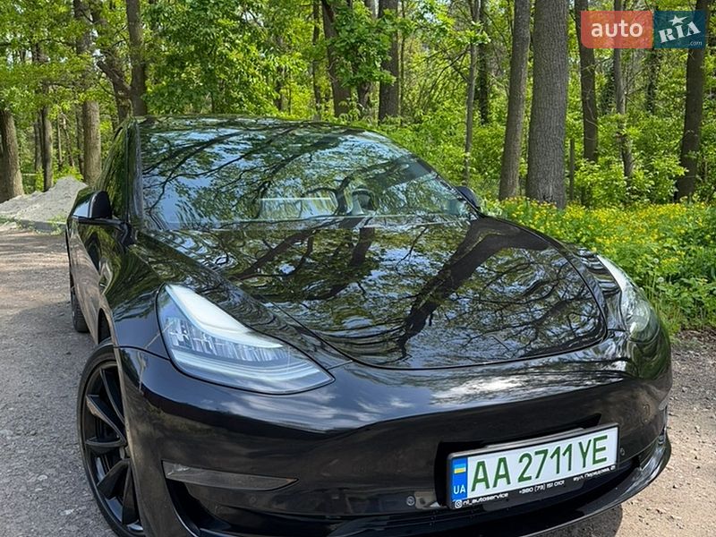 Седан Tesla Model 3 2018 в Києві