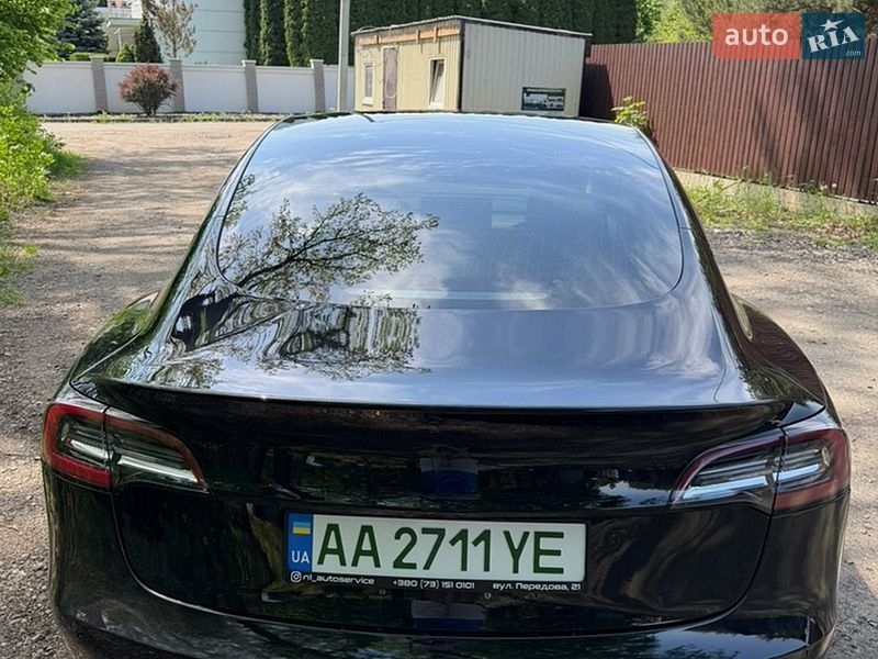 Седан Tesla Model 3 2018 в Києві
