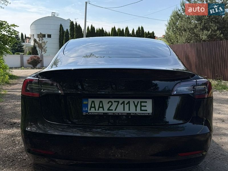 Седан Tesla Model 3 2018 в Києві