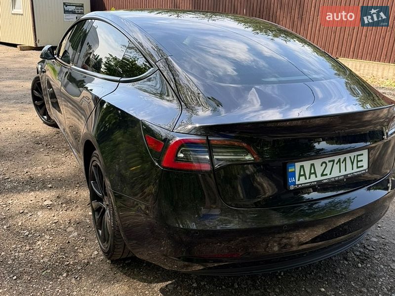 Седан Tesla Model 3 2018 в Києві