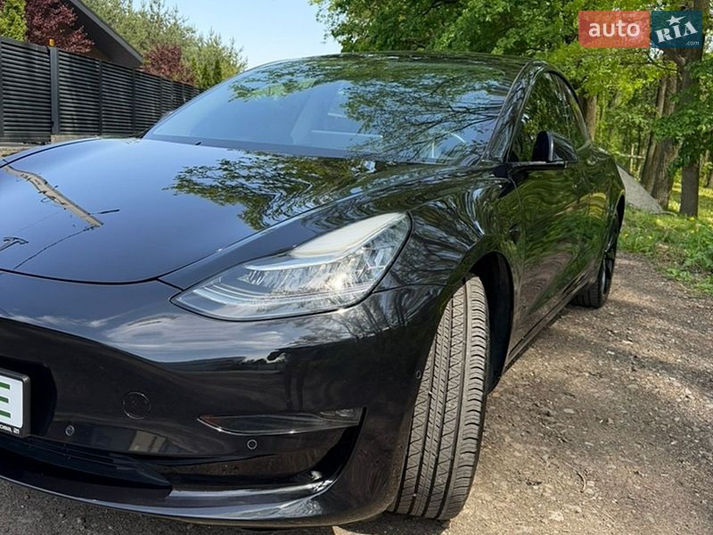 Седан Tesla Model 3 2018 в Києві
