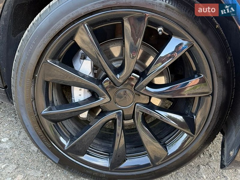 Седан Tesla Model 3 2018 в Києві
