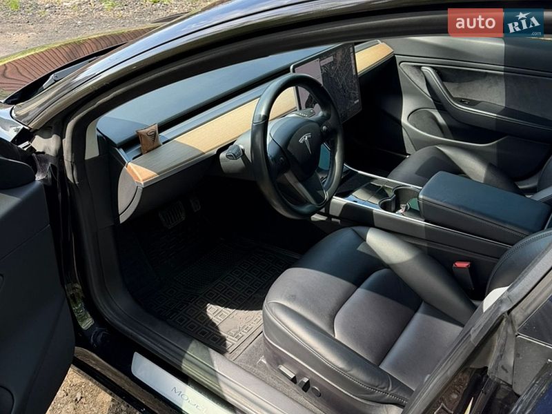 Седан Tesla Model 3 2018 в Києві